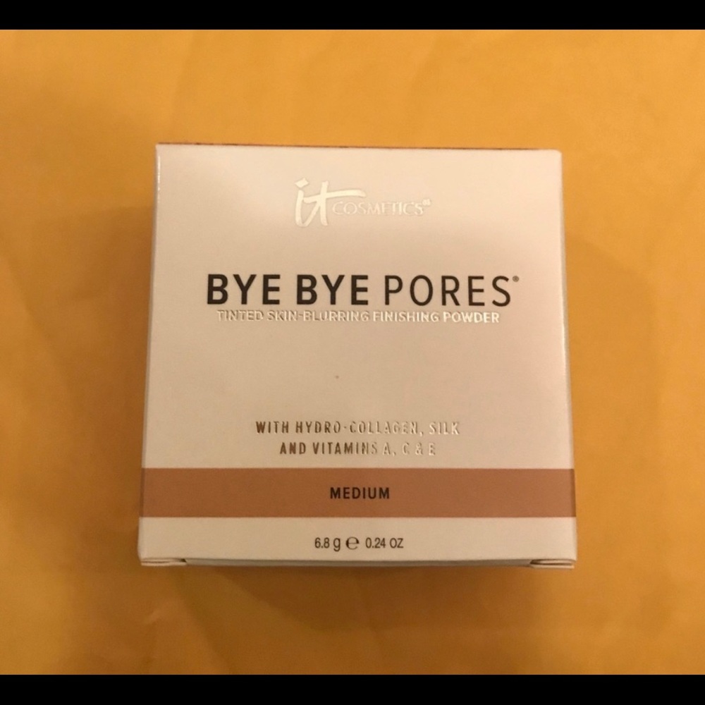 NWT-Bye Bye pores loose powder in Med.